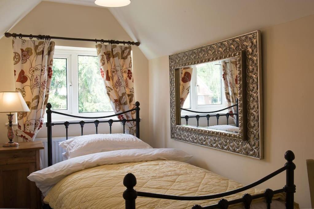 Meddlars A Historic Cottage On The Countryside Edge Of A Vibrant Market Town Hadleigh  Eksteriør billede